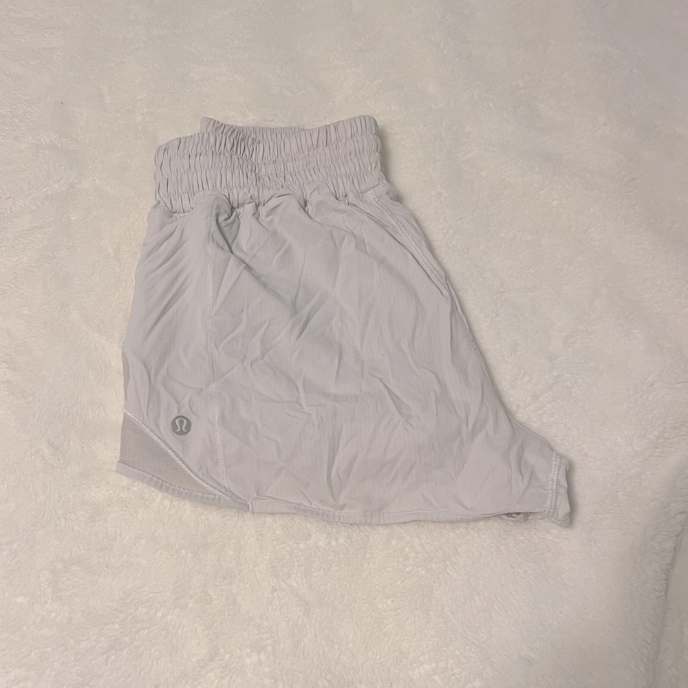 lululemon high rise hotty hot shorts 2.5 white